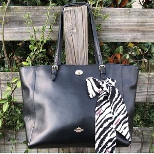 37142 Coach Black Turnlock Tote Purse Leather Bag